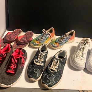 Womans Black Paisley Lace-Up Sneakers